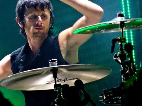 Dominic Howard, aux Vieilles Charrues, le 16 juillet 2015. (photo: Léa Fochesato)