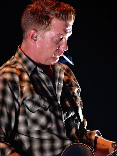 UN PEU DE LIVE? UN PEU DE LIVE?