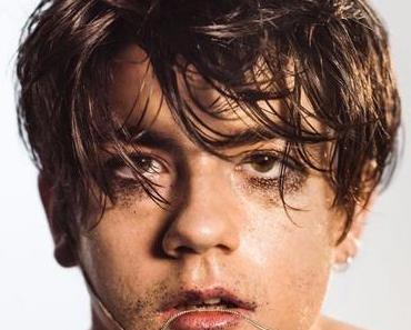 WHAT DO YOU THINK ABOUT THE CAR? – DECLAN MCKENNA