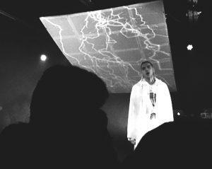 6 choses que Joe Rocca a mentionnées entre ses chansons