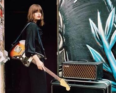 Clara Luciani revient du Japon avec On ne meurt pas d'amour (Souvenir du Japon)