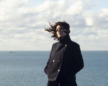 Poésie Chevalier sort une ballade sublime Vague et bleu